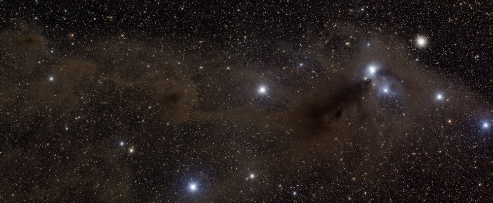 Dust and Glowing Nebulae in the Southern Crown