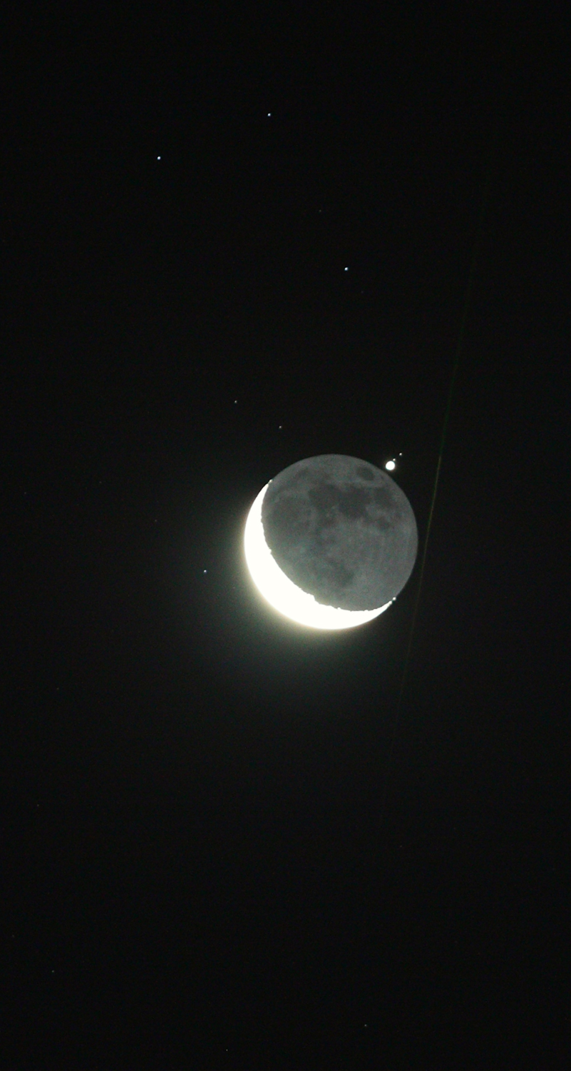 Jupiter and Waning Crescent Moon in Early Morning Conjunction