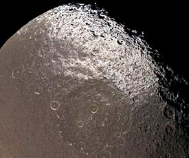 Iapetus's two-toned surface