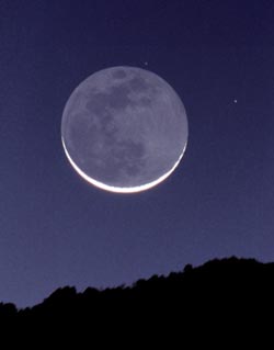 Watch 'Da Vinci Glow' On Moon at Sunset Tonight Crescentmoon_bendaniel_m